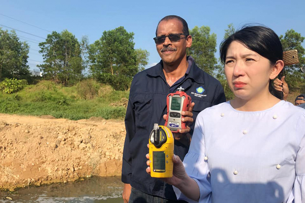Gas Detector being used for Pasir Gudang Illegal Toxic Dumping